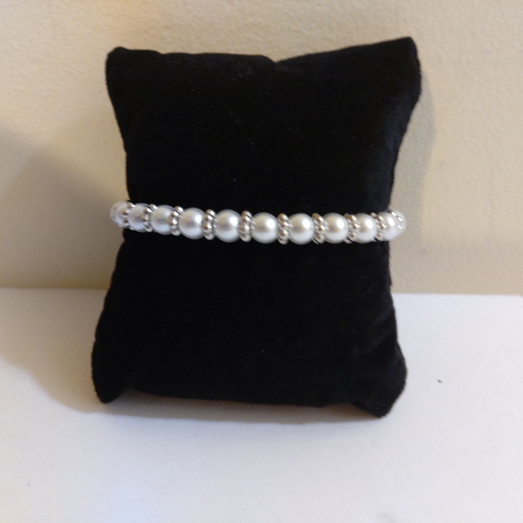 New Handcrafted Women's Off White & Silver Pearl Beads Bracelet 6
